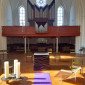 steht ein Würfel mitten in der Petruskirche
