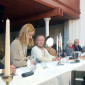 Nach der Fußwaschung (häufig wird aber in Petrusgemeinde-Tradition die Handwaschung gewählt) sind alle zum Abendmahl eingeladen, zu dem feierlich die Kerzen entzündet, … 