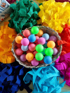 Material für die Regenbogenbälle