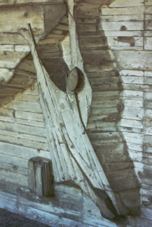 Ausschnitt aus dem Betonrelief der Andreaskirche